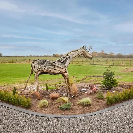 Host & - The Stables Holiday home *
