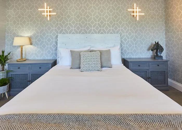 Host & - The Stables * 얌